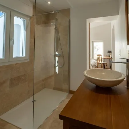 Vila Propriete 8 Avec Jardin