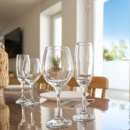 Vila Propriete 8 Avec Jardin